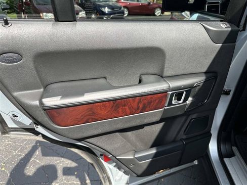 Used 2011 Land Rover Range Rover HSE AWD/4WD image 12