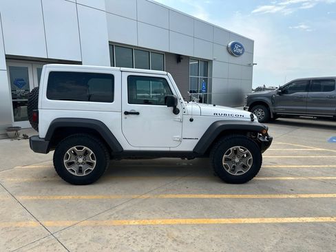 Used 2017 Jeep Wrangler Rubicon w/ Connectivity Group AWD/4WD image 8