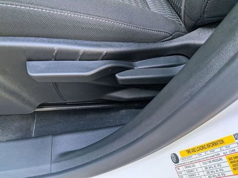 Used 2025 Chevrolet Equinox LT FWD image 13