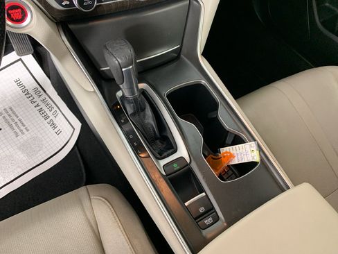 Used 2018 Honda Accord EX image 24
