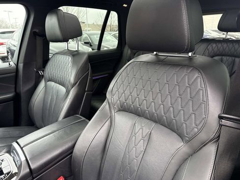 Used 2025 BMW X5 xDrive50e AWD/4WD image 28