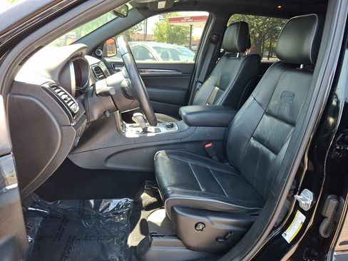 Used 2019 Jeep Grand Cherokee Overland AWD/4WD image 13