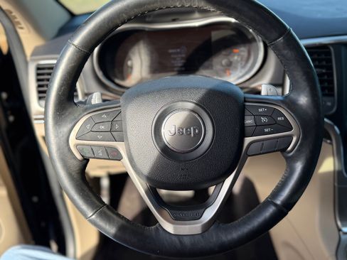 Used 2017 Jeep Grand Cherokee Limited w/ Luxury Group II image 17