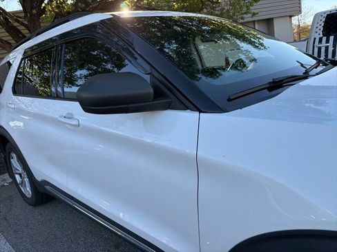 Used 2021 Ford Explorer XLT w/ Equipment Group 202A image 8