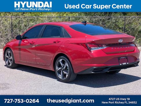 Used 2023 Hyundai Elantra SEL w/ Convenience Package FWD image 3