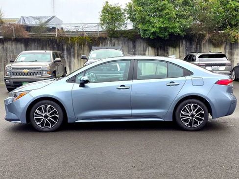 Used 2020 Toyota Corolla LE image 4