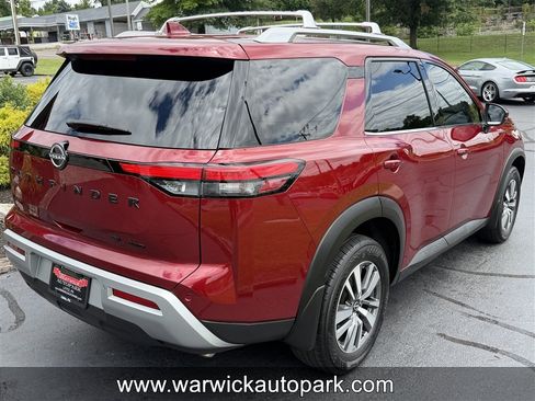Used 2023 Nissan Pathfinder SL w/ Black Appearance Package AWD/4WD image 17