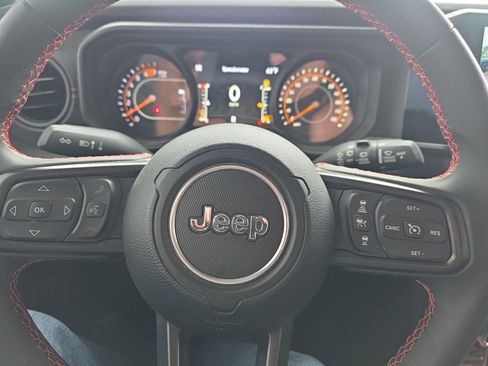 Used 2024 Jeep Wrangler Unlimited Rubicon w/ Dual Top Group AWD/4WD image 15