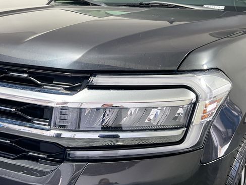 Used 2024 Ford Expedition Limited image 11