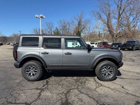 New 2025 Ford Bronco Badlands image 8