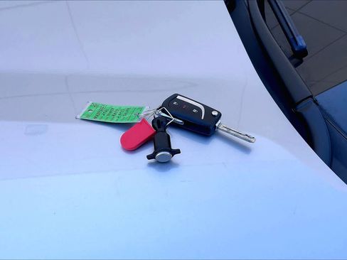 Used 2021 Toyota RAV4 LE image 15