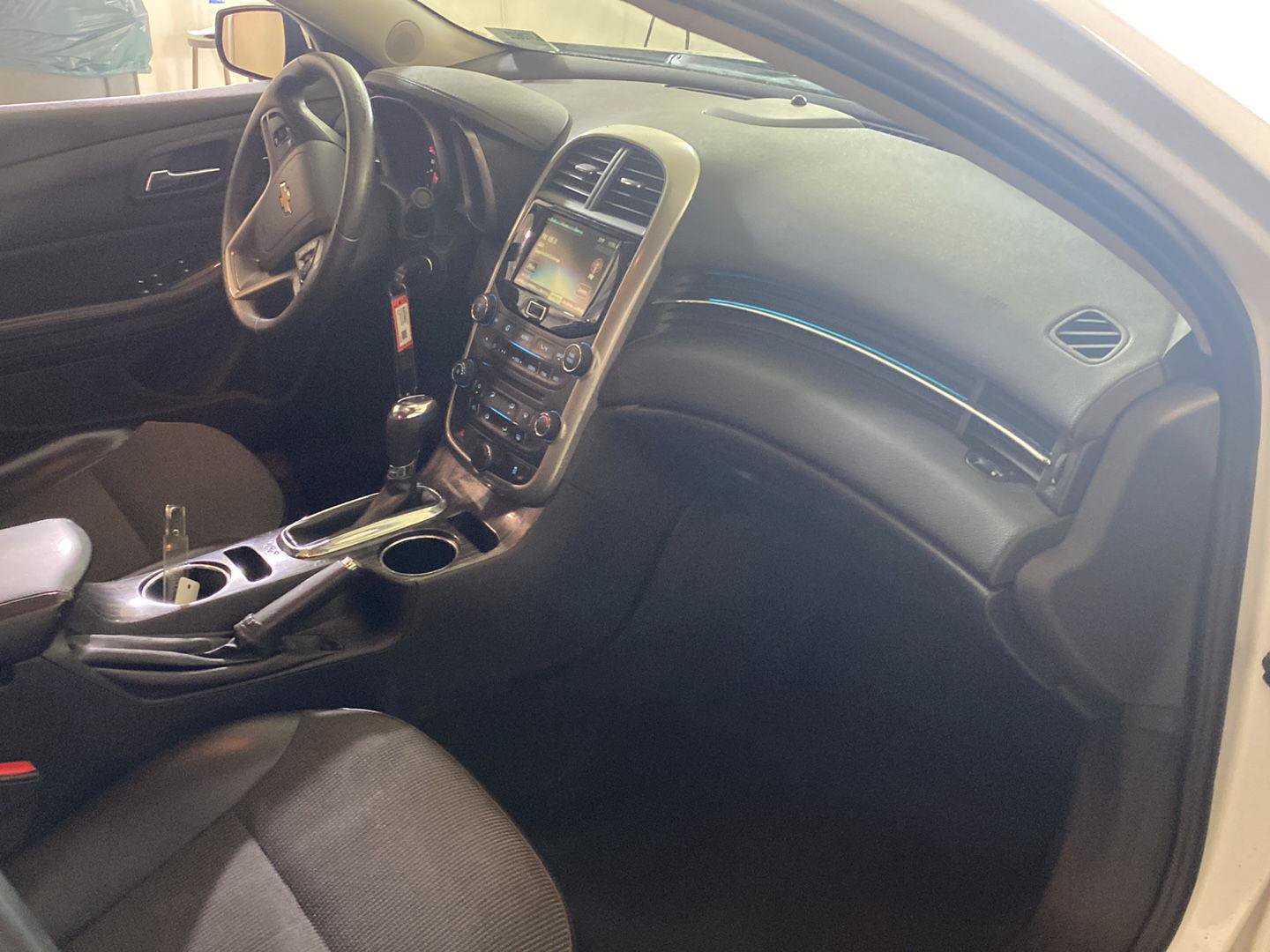 Used 2016 Chevrolet Malibu LT w/ Sun And Convenience Package FWD image 33