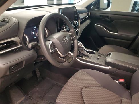 Certified 2024 Toyota Highlander LE image 19