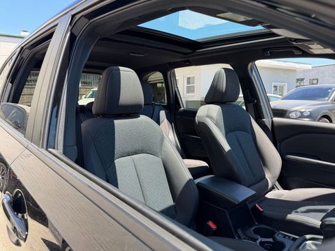Used 2025 Subaru Forester Premium AWD/4WD image 9