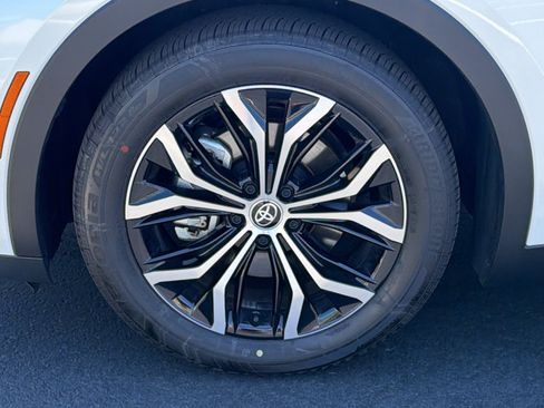 Certified 2026 Toyota Crown AWD/4WD image 9