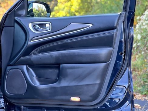 Used 2019 INFINITI QX60 Luxe w/ Essential Package image 23