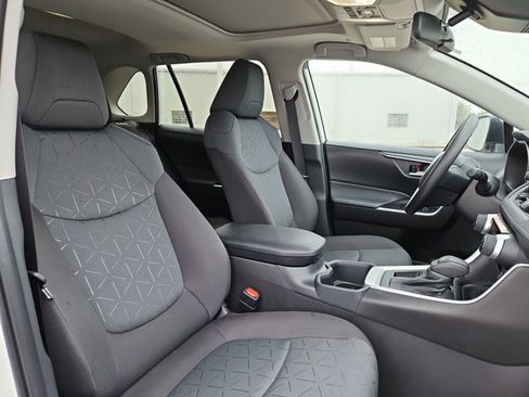 Used 2025 Toyota RAV4 XLE w/ Convenience Package FWD image 22