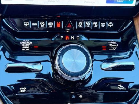 Used 2024 Jeep Grand Wagoneer L Series III image 31