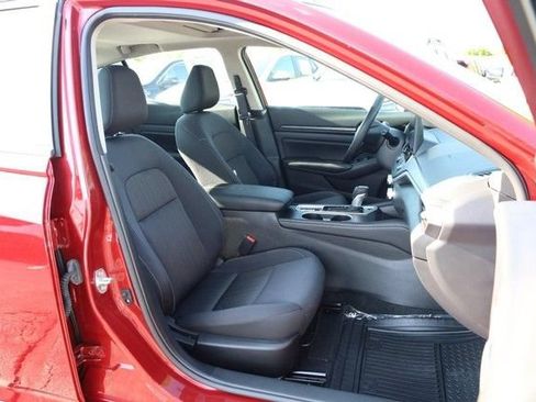 Certified 2025 Nissan Altima 2.5 SV w/ SV Premium Package FWD image 24