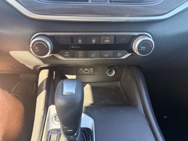 Used 2025 Nissan Altima 2.5 SV FWD image 4