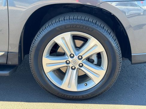 Used 2013 Toyota Highlander Limited image 11