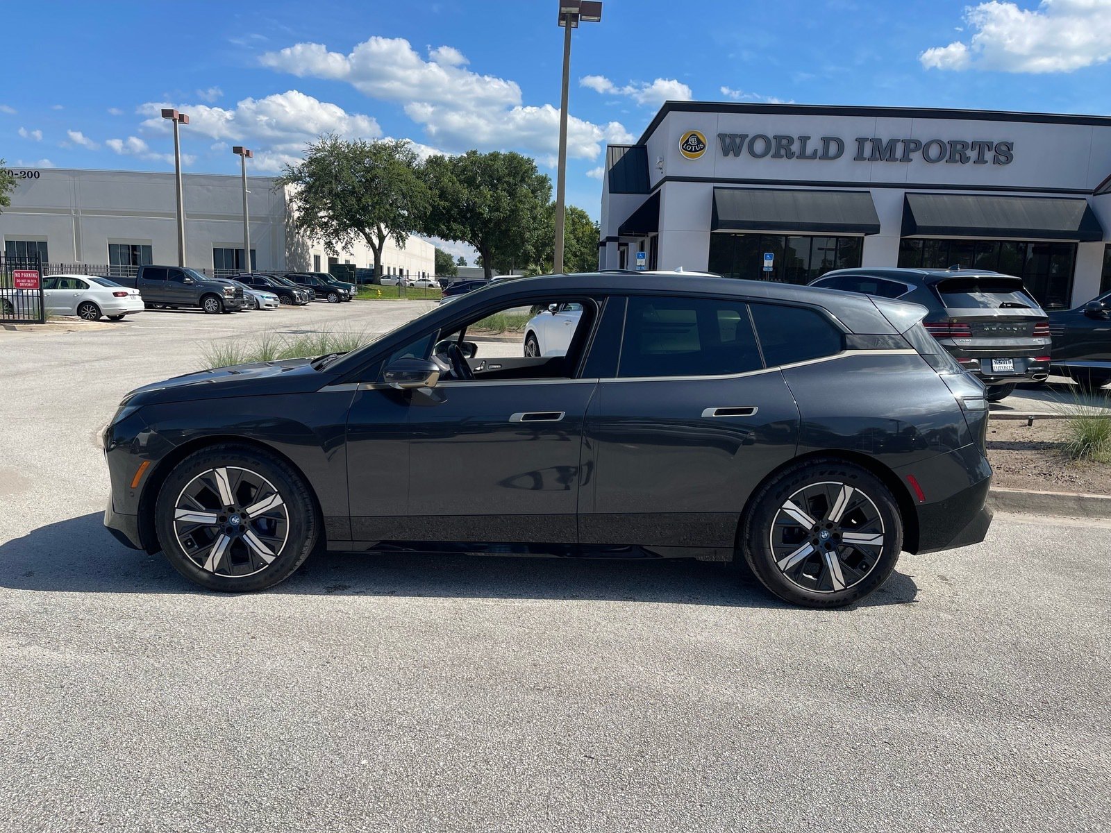 Used 2022 BMW iX xDrive50 w/ Premium Package AWD/4WD image 52