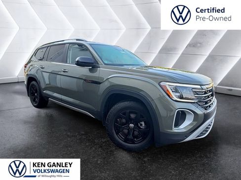 Used 2024 Volkswagen Atlas Peak Edition SE AWD/4WD image 5
