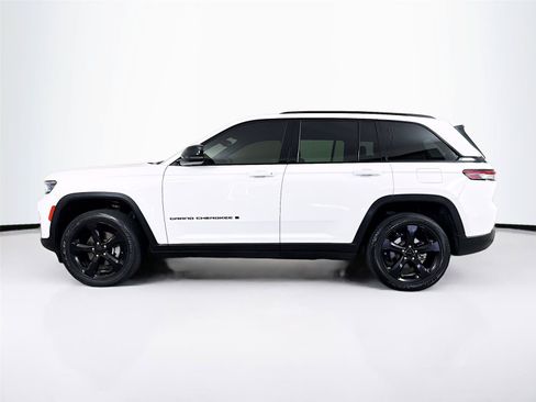 Used 2023 Jeep Grand Cherokee Altitude AWD/4WD image 30