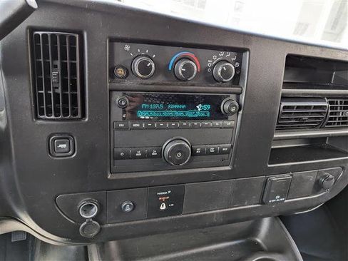 Used 2024 GMC Savana 2500 2500 3dr Cargo Van w/ Driver Convenience Package image 17