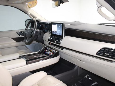 Used 2020 Lincoln Navigator L Reserve w/ Luxury Package AWD/4WD image 31
