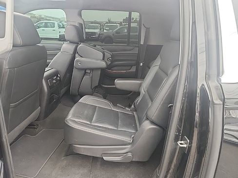 Used 2018 Chevrolet Suburban Premier AWD/4WD image 23