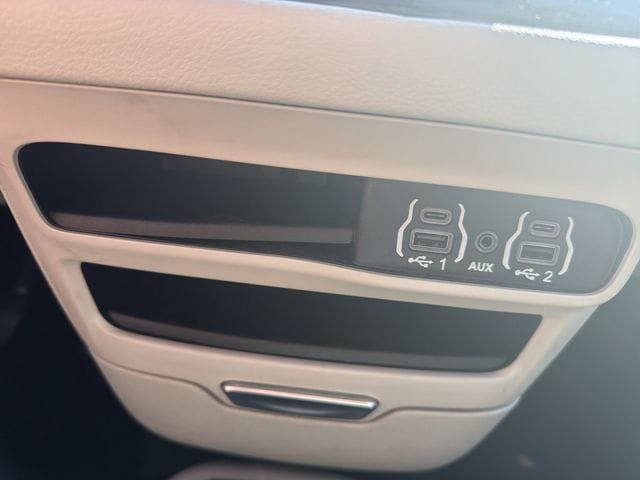 Used 2023 Chrysler Pacifica Touring-L FWD image 34