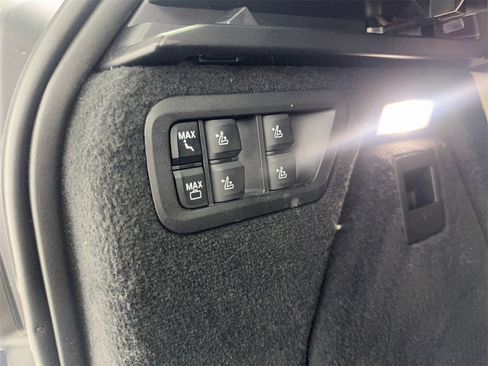 Used 2022 BMW X7 xDrive40i w/ M Sport Package image 90