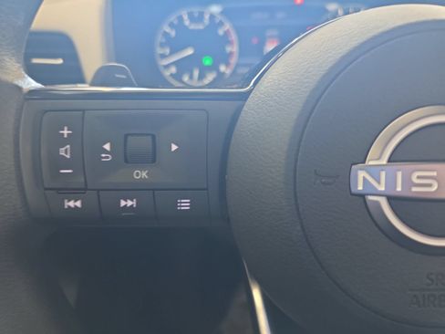 Used 2023 Nissan Rogue SV FWD image 16