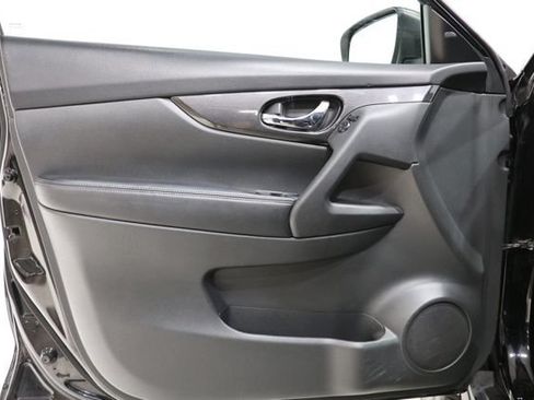 Used 2018 Nissan Rogue SV AWD/4WD image 18