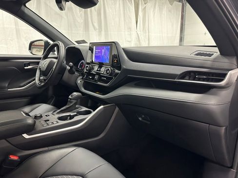Used 2025 Toyota Highlander XSE AWD/4WD image 68