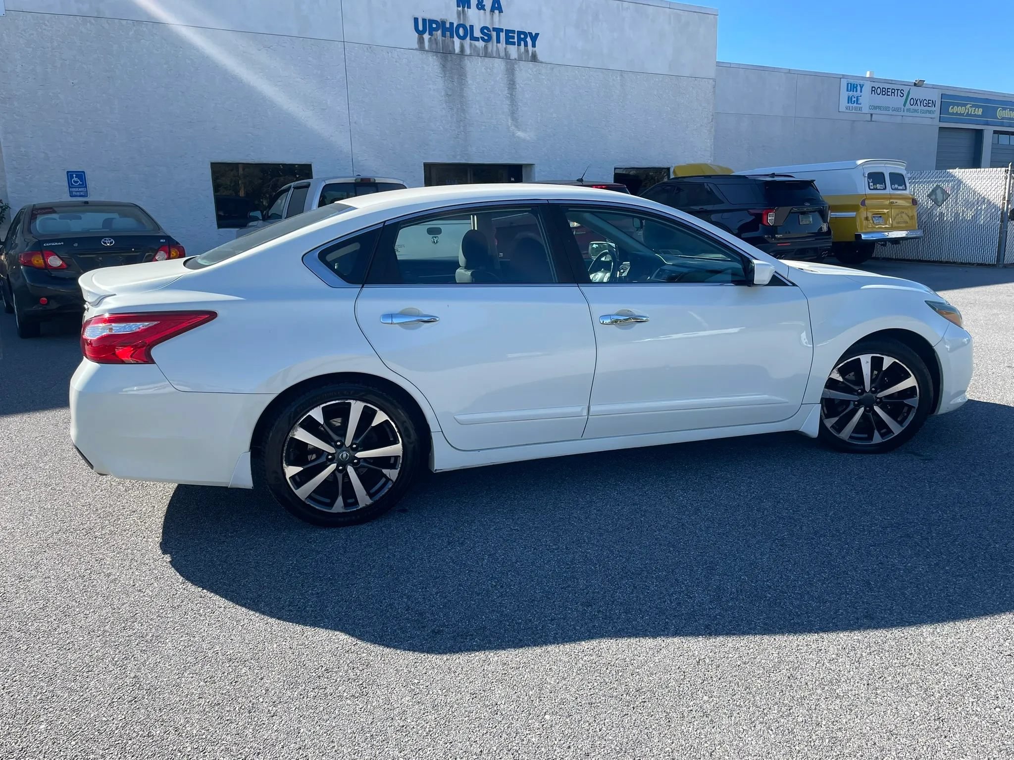 Used 2016 Nissan Altima 3.5 SR FWD image 24