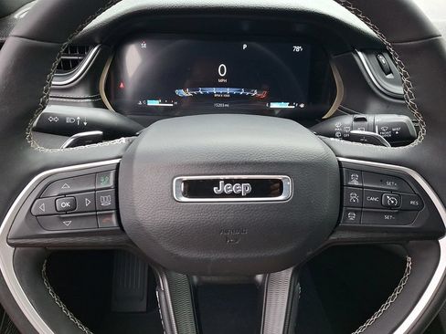 Used 2025 Jeep Grand Cherokee Laredo w/ Luxury Tech Group I AWD/4WD image 22