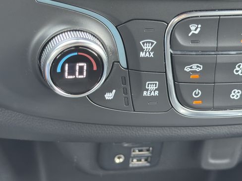 Used 2023 Chevrolet Traverse RS w/ LPO, Floor Liner Package FWD image 32