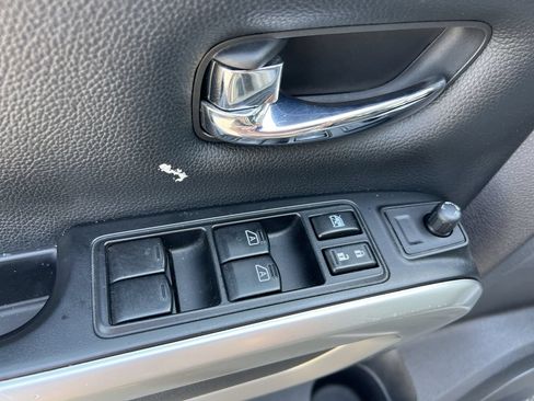 Used 2018 Nissan Titan SV w/ SV Convenience Package AWD/4WD image 15
