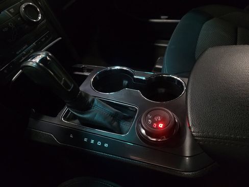 Used 2016 Ford Explorer XLT image 26