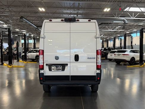 Used 2024 RAM ProMaster 2500 w/ Convenience Group FWD image 8