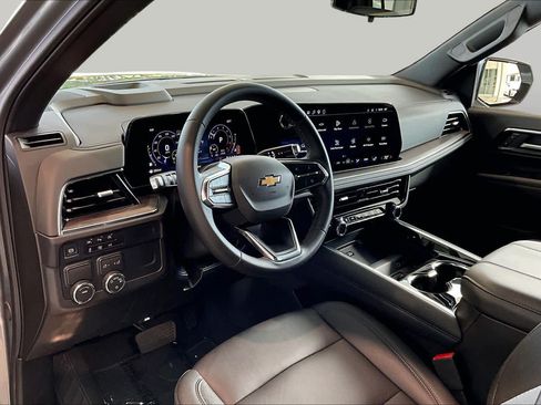 Used 2026 Chevrolet Suburban LT RWD image 19