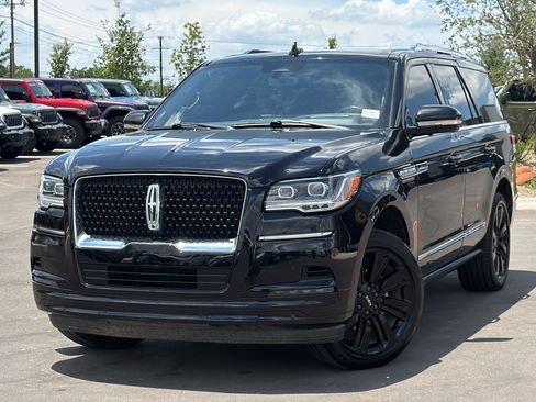 Used 2022 Lincoln Navigator Reserve AWD/4WD image 1