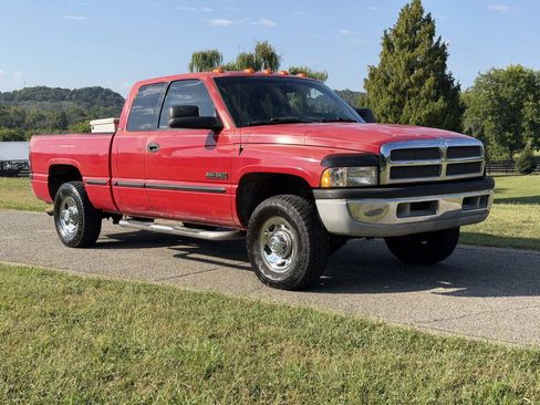 Used 1999 Dodge Ram 2500 Truck 2WD Quad Cab image 1