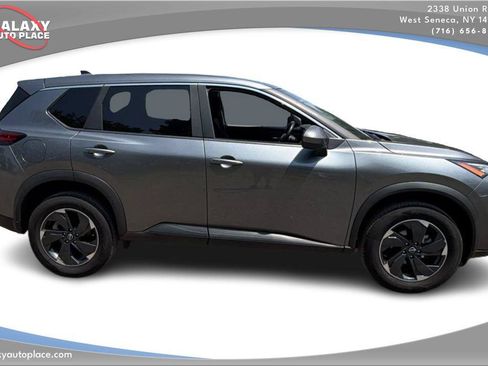 Used 2025 Nissan Rogue SV AWD/4WD image 4