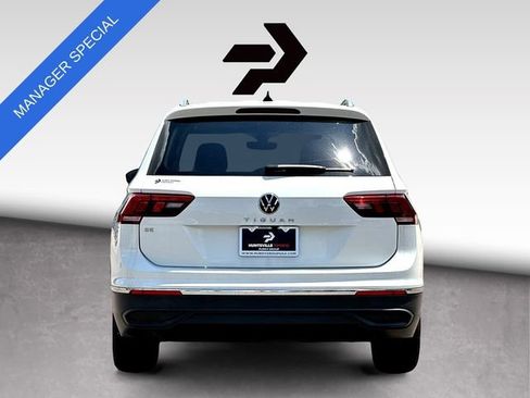 Used 2022 Volkswagen Tiguan SE w/ Panoramic Sunroof Package FWD image 7