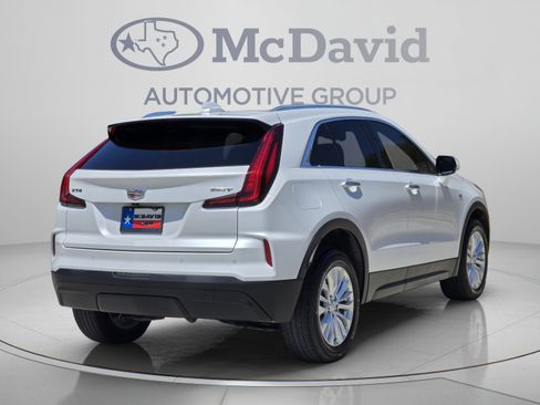 Used 2024 Cadillac XT4 Luxury w/ Cold Weather Package FWD image 6