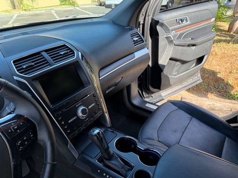 Used 2016 Ford Explorer Limited FWD image 11