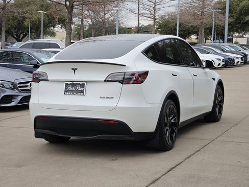Used 2020 Tesla Model Y Long Range image 9